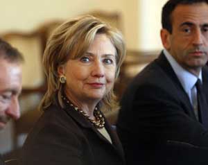 كلينتون تختم جولة البلقان بكوسوفو    