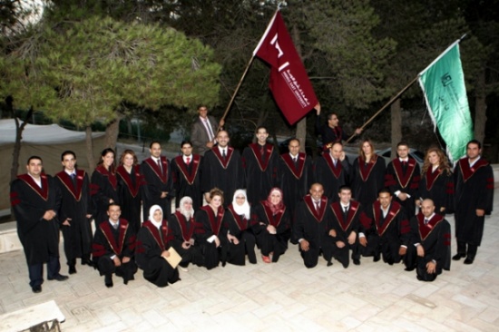جامعة الشرق الاوسط تخرج كوكبة من خريجيها