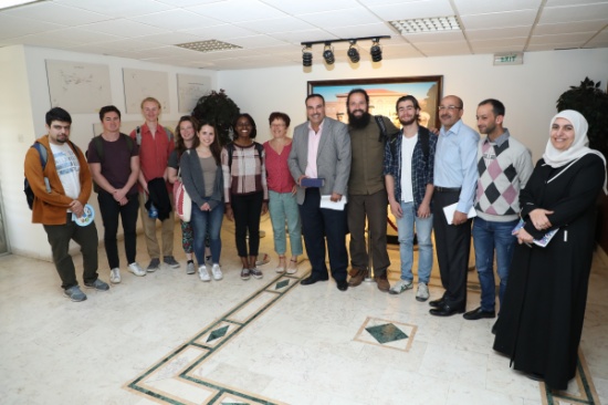 ابو السعود يستعرض مع طلبة برنامج (مدليبري) الامريكي واقع المياه