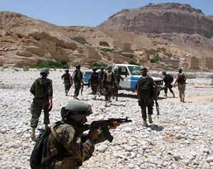 نجاة مسؤوليْن يمنييْن من الاغتيال   