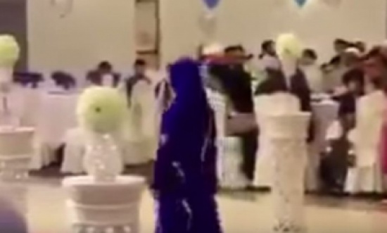 شاهد.. حفل استثنائيّ لطفلة أتمّت حفظ القرآن الكريم