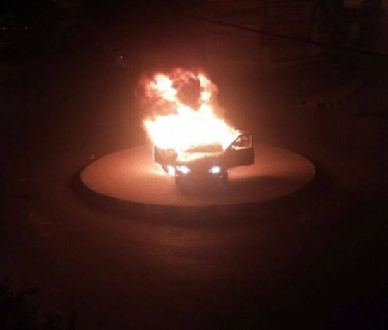 بالفيديو ... حريق سيارة في جرش