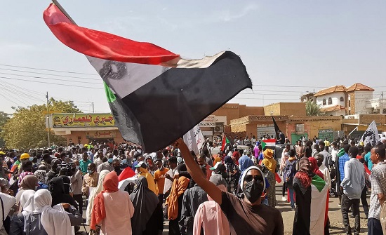 السودان.. الشرطة تطلق الغاز على متظاهري القصر الجمهوري السودان.. الشرطة تطلق الغاز على متظاهري القصر الجمهوري