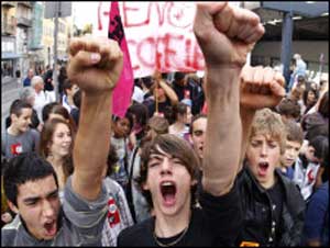 تظاهرات حاشدة في فرنسا احتجاجا على تعديل نظام التقاعد