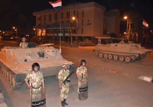 الجيش المصري يعيد نشر قواته في السويس بـ" زي جديد " الجيش المصري يعيد نشر قواته في السويس بـ" زي جديد "