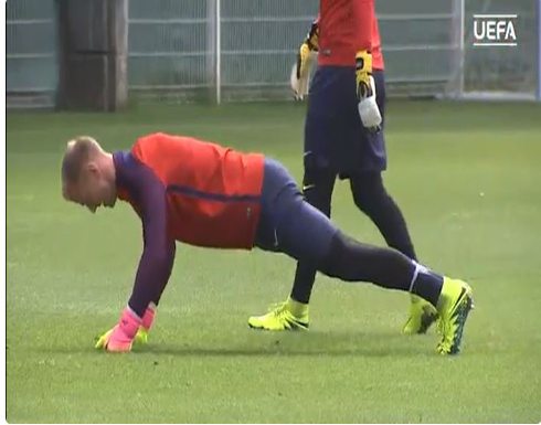 فيديو : في تدريبات إنجلترا.. مرر بشكل خاطيء وستدفع الثمن فوراً