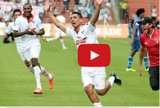 لاعب يُنقذ فريقه بهدف عابر للقارات في الوقت القاتل