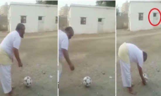 شاهد.. على غرار والده المسن.. الابن يسدد كرة من بعيد ويصيب الهدف على طريقة بيكهام