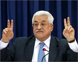 عباس لإسرائيل: السلام أو التطرف   