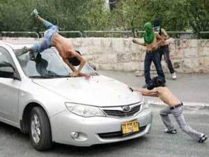 الشرطة الإسرائيلية تستجوب فتى فلسطينياً دهسه مستوطن بسيارته