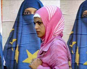  تحذير من تخفيف حظر الحجاب بتركيا