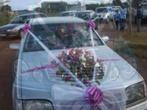 عريس يمني ينتظر عروسه لكنه يفاجأ بوصول أخرى