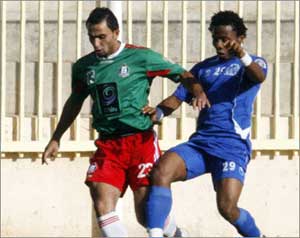 الوحدات ينفرد بصدارة الدوري الأردني 