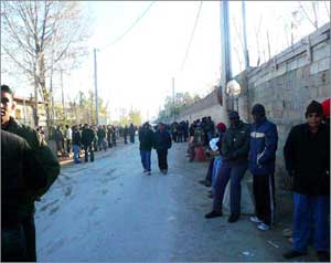 الأجانب يغادرون اليونان بسبب الأزمة 