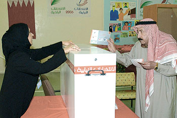 اغلاق صناديق الاقتراع في الانتخابات النيابية بالبحرين 