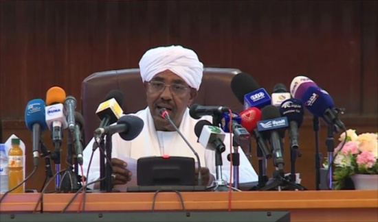 البشير يعلن دستوراً جديداً للبلاد