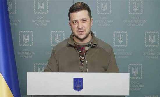 الرئيس الأوكراني زيلينسكي: بوتين يعيش في "فقاعة إعلامية بدون أوكسجين" الرئيس الأوكراني زيلينسكي: بوتين يعيش في "فقاعة إعلامية بدون أوكسجين"