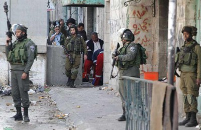 اصابة أربعة فلسطينيين بينهم طفل بعد محاولة طعن ومواجهات في الخليل اصابة أربعة فلسطينيين بينهم طفل بعد محاولة طعن ومواجهات في الخليل
