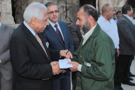 الامانة تكرم 100 عامل بمناسبة عيد العمال بمكآفآت مالية الامانة تكرم 100 عامل بمناسبة عيد العمال بمكآفآت مالية