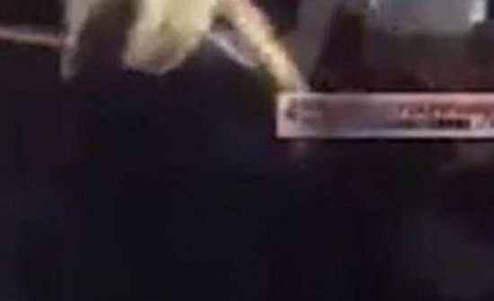 سيدة تضبط زوجها يخونها مع صديقتها.. فيديو سيدة تضبط زوجها يخونها مع صديقتها.. فيديو