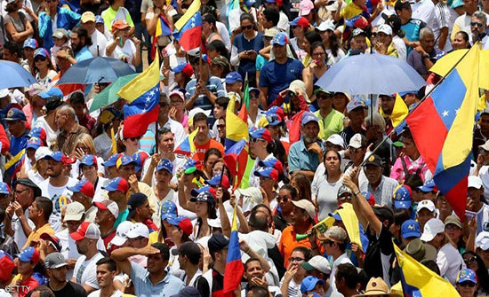 ترامب يؤكد "الوقوف مع شعب فنزويلا".. وبولتون يصعّد اللهجة