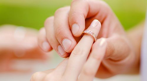 ورشة متخصصة عن تقديم المشورة للمقبلين على الزواج ورشة متخصصة عن تقديم المشورة للمقبلين على الزواج