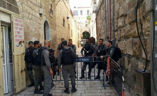قوات الاحتلال تصيب وتعتقل شاباً بالقدس بزعم تنفيذه عملية طعن .. بالفيديو