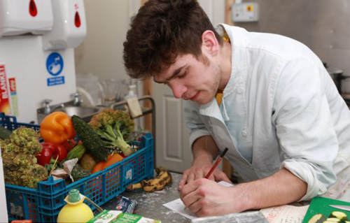 بالصور .. مطعم يقدم وجبات مصنوعة من فضلات الطعام