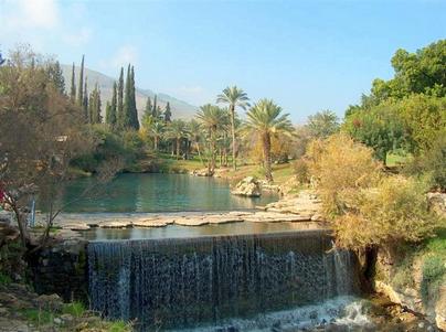 تراجع السياحة بـ "إسرائيل " بنسبة 43%  بعد عملية  " عامـود السحاب "