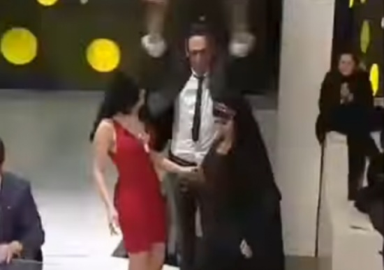 بالفيديو - هيفا تنافس فيفي عبدو في وصلة رقص بالفيديو - هيفا تنافس فيفي عبدو في وصلة رقص