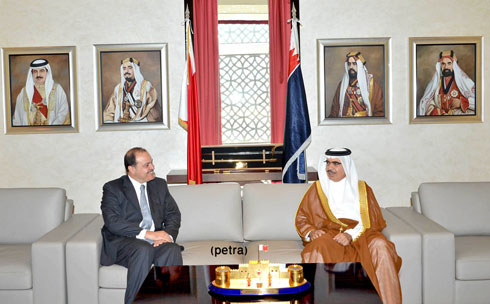 وزير الداخلية يبحث في المنامة مع نظيره البحريني التعاون الامني وزير الداخلية يبحث في المنامة مع نظيره البحريني التعاون الامني