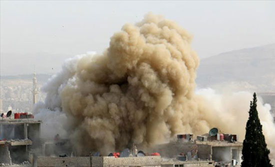 شبكة حقوقية: النظام السوري ألقى 6243 برميلاً متفجراً خلال 2017