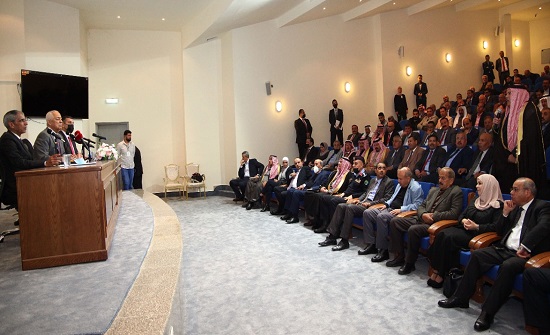 بالصور : العيسوي يلتقي وجهاء في المفرق و يعلن عن اطلاق مبادرات ملكية تنموية بالصور : العيسوي يلتقي وجهاء في المفرق و يعلن عن اطلاق مبادرات ملكية تنموية