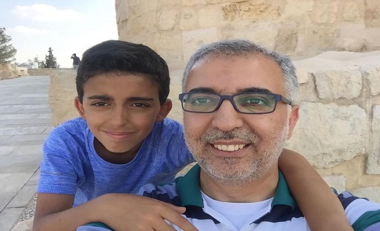 والد "علي الدراس" يوجه لطفله رسالة مؤثرة مع بداية العام الدراسي