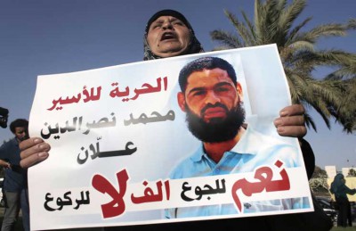 نقل أسير فلسطيني مضرب عن الطعام إلى مستشفى إسرائيلي تمهيدا لإطعامه قسريا