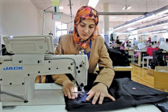 الأم الأردنية العاملة : تناقض كبير بين الواقع والمرتجى الأم الأردنية العاملة : تناقض كبير بين الواقع والمرتجى