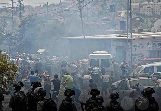 استشهاد فلسطيني ومئات الاصابات بمواجهات واسعة في القدس المحتلة استشهاد فلسطيني ومئات الاصابات بمواجهات واسعة في القدس المحتلة