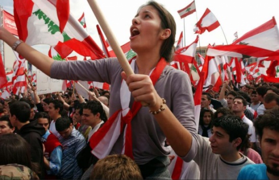 بالفيديو :  فقط في لبنان…حتى للتظاهرات اتيكيت!