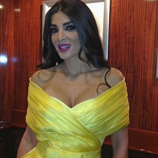 بالصور: دينا حايك تشرق بالأصفر في حفلها على يخت النجوم بالصور: دينا حايك تشرق بالأصفر في حفلها على يخت النجوم