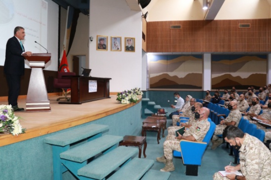 مدير عام دائرة المكتبة الوطنية يحاضر في كلية القيادة والأركان مدير عام دائرة المكتبة الوطنية يحاضر في كلية القيادة والأركان