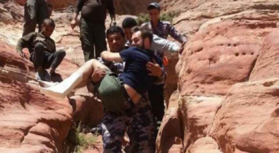 إنقاذ سائحا فرنسيا في البترا..صور