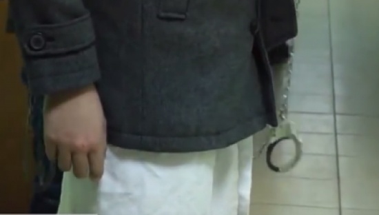 يقتل زوجته خنقاً بشاحن الهاتف