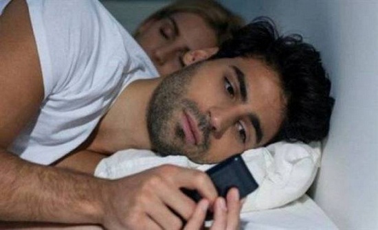 10 أدلة تؤكّد خيانة زوجك! 10 أدلة تؤكّد خيانة زوجك!