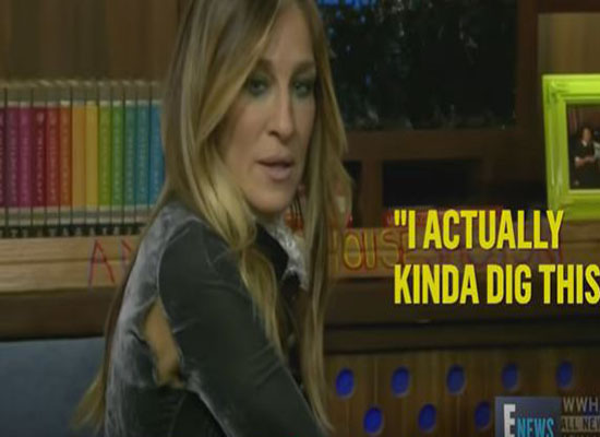 بالفيديو:  لحظة تمزق فستان نجمة أمريكية على الهواء