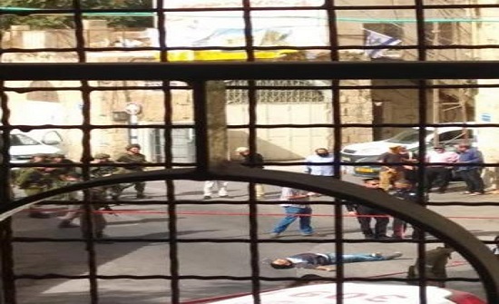 بالفيديو : شهيد برصاص الاحتلال قرب الحرم الابراهيمي