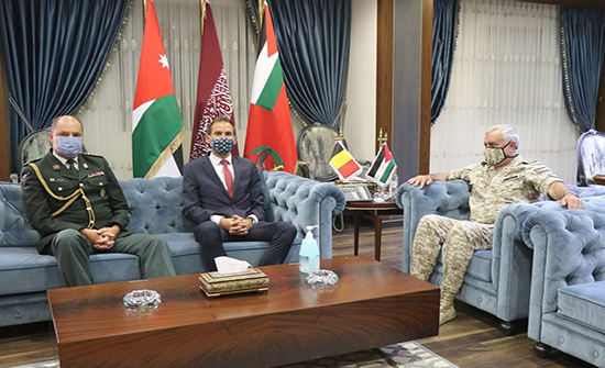 رئيس هيئة الأركان يلتقي السفير البلجيكي