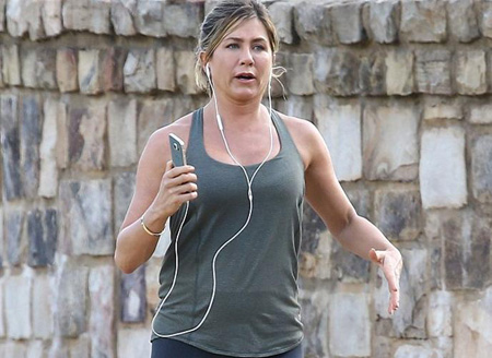 جينيفر انستون تعاني من زيادة الوزن بعد شهر من زواجها