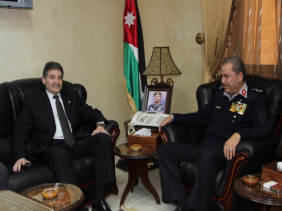 السفير الكندي  يزور المديرية العامة للدفاع المدني