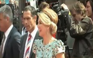 سياسي هولندي يتحرش بالملكة الهولندية بشكل فاضح