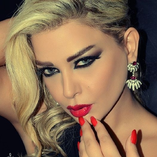 مادلين مطر شقراء ساحرة في جلسة تصوير مميزة